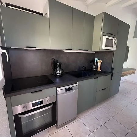 Pavillon T2 Avec Terrasse Et Parking Privé, Près Commerces Et Privée Au Barcarès - Fr-1-81-259 * Le Barcarès