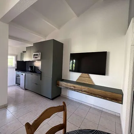 Pavillon T2 Avec Terrasse Et Parking Privé, Près Commerces Et Privée Au Barcarès - Fr-1-81-259