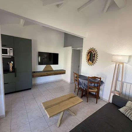 Pavillon T2 Avec Terrasse Et Parking Privé, Près Commerces Et Privée Au Barcarès - Fr-1-81-259 *