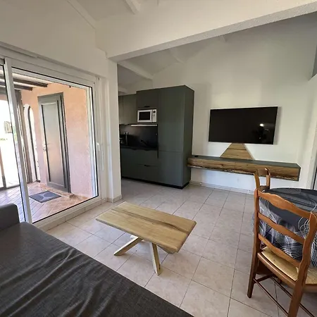 Villa Pavillon T2 Avec Terrasse Et Parking Privé, Près Commerces Et Privée Au Barcarès - Fr-1-81-259 Le Barcarès